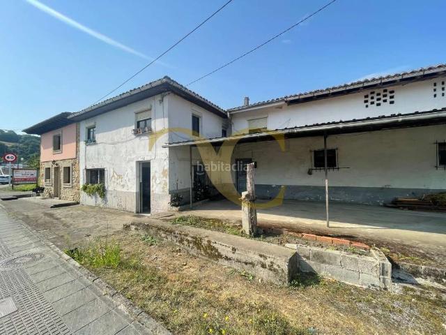 Casa en venta en Parres. Inmueble único situado Arriondas con gran potencial de uso mixto. Casas.