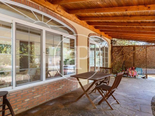 Casa en venta en Paterna, La Cañada. Chalet independiente a la venta en El Plantio, La Cañada. Casas.