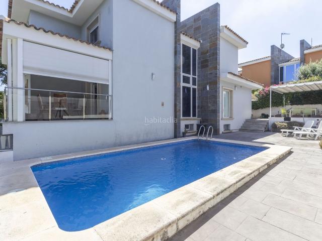 Casa en venta en Paterna, La Cañada. ? Exclusivo Chalet Independiente de Lujo Elegancia, Espacio y Privacidad. Casas.