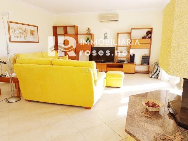 Casa en venta en Pau. Magnífica casa lujosa en Pau Els Olivars. Casas.