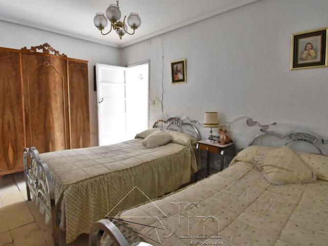 Casa en venta en Pedrajas de San Esteban. Casa molinera en Pedrajas de San Esteban para reforma integral. La parcela cuenta con 323m2 en la que está construida esta viviend. Casas Pedrajas de San.