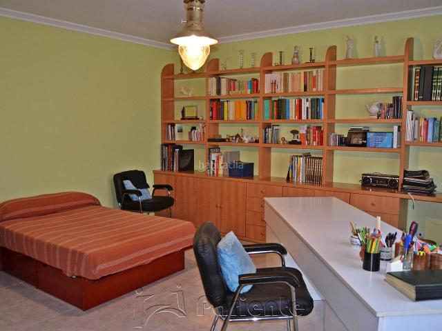 Casa en venta en Pedrajas de San Esteban. Espectacular vivienda unifamiliar en la mejor zona residencial de Pedrajas de San Esteban. 600 metros construidos en tres plantas. Casas Pedrajas de San.