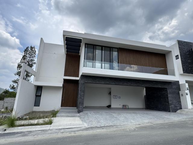 Casa en Venta en Pedregal de la Monta?a, zona el Uro