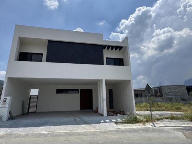 Casa en Venta en Pedregal de la Montaña, Monterrey, zona del Uro