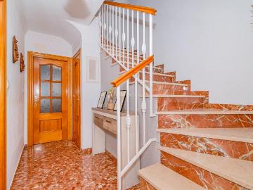 Casa en venta en Peligros. ¡Descubre tu nuevo hogar en el corazón de Peligros!. Casas.