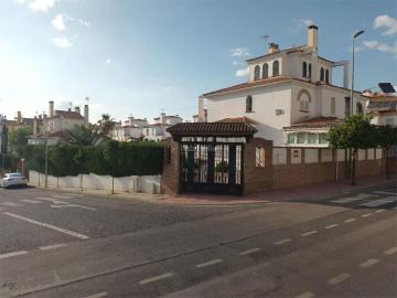 Casa en venta en Peligros. Peligros Avenida Monteluz. Casas.