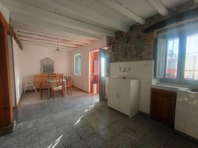 Casa en venta en Penagos. CASA EN VENTA EN SOBARZO, PENAGOS! Este inmueble, para reformar, con aproximadamente 400 metros útiles y unos 7.000m2 de jardín. Casas.