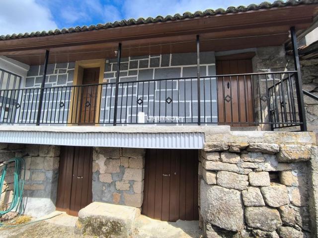 Casa en venta en Peroxa A. Casa con finca en A PEROXA Terraza con vistas abiertas espectaculares. Casas Peroxa.