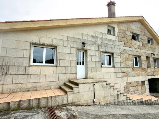 Casa en venta en Peroxa A. Casa con Gran Potencial de Inversión en Zona Privilegiada de Galicia. Casas Peroxa.