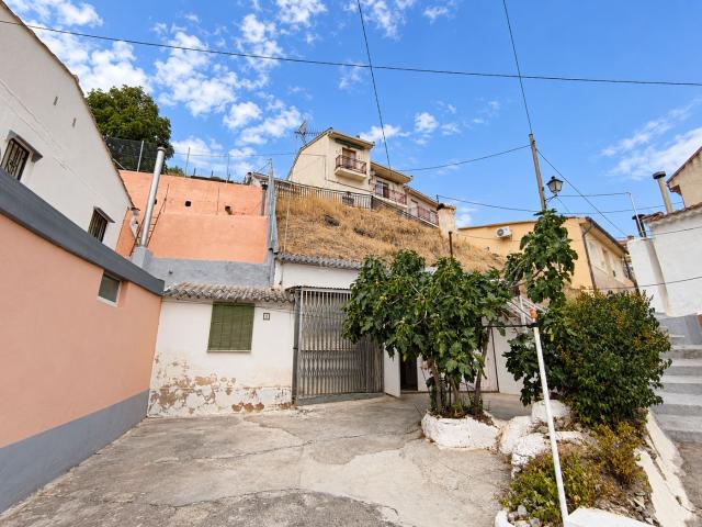 Casa en venta en Perales de Tajuña. CASA CUEVA PARA REFORMAR EN PERALES DE TAJUÑA 72.000. Casas Perales de.