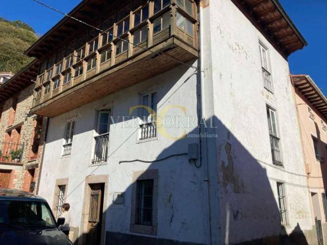 Casa en venta en Peñamellera Alta. Casa para reformar en el encantador pueblo de Ruenes. Casas Peñamellera.