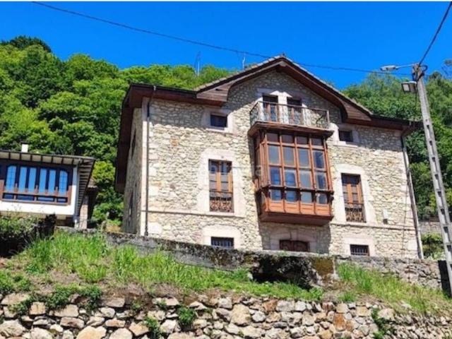 Casa en venta en Peñamellera Alta. Se vende casa de Indianos para rehabilitar en Peñamellera Alta. Casas Peñamellera.