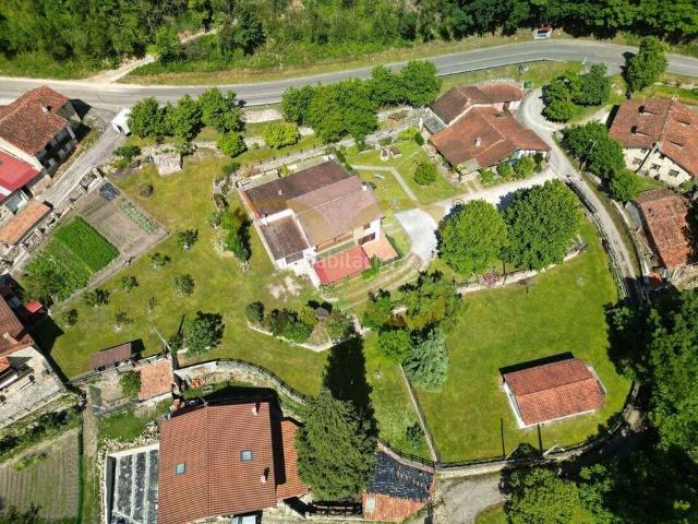 Casa en venta en Peñamellera Alta. Un enclave único del Principado de Asturias Complejo turístico rural en pleno funcionamiento. Casas Peñamellera.
