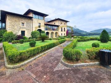 Casa en venta en Peñamellera Baja. Exclusivo complejo hotelero entre Asturias y Cantabria. Casas Peñamellera.