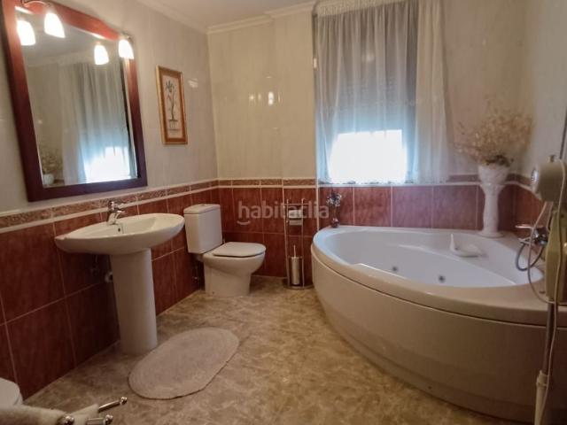 Casa en venta en Peñaranda de Bracamonte. SE VENDE PRECIOSA CASA CON PATIO EN EL CENTRO DE PEÑARANDA. Casas Peñaranda de.