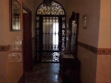 Casa en venta en Peñarroya Pueblonuevo. Casa Céntrica de 2 plantas en el Distrito de Pueblonuevo, consta de plt baja: Cochera, 1 despacho, 1 salon comedor amplio, una sa. Casas Peñarroya.