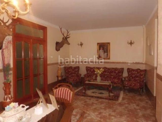 Casa en venta en Peñarroya Pueblonuevo. Casa Céntrica de 2 plantas en el Distrito de Pueblonuevo, consta de plt baja: Cochera, 1 despacho, 1 salon comedor amplio, una sa. Casas Peñarroya.