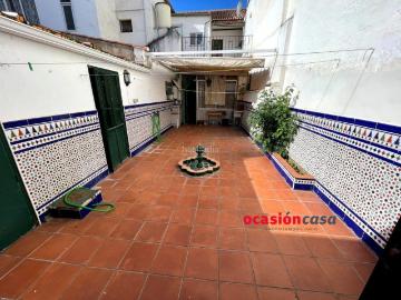 Casa en venta en Peñarroya Pueblonuevo. CASA DE 2 PLANTAS UBICADA EN LA PLAZA EULOGIO PAZ. Casas Peñarroya.