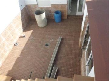 Casa en venta en Peñarroya Pueblonuevo. Casa de obra nueva necesita muy leve reforma para terminarla aproximadamente unos 6000. Esta compuesta por 3 dormitorios, 1 salo. Casas Peñarroya.