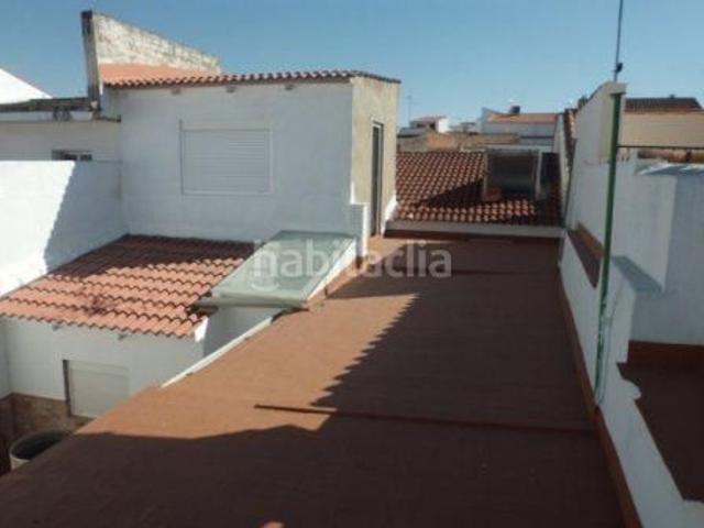 Casa en venta en Peñarroya Pueblonuevo. Casa de obra nueva necesita muy leve reforma para terminarla aproximadamente unos 6000. Esta compuesta por 3 dormitorios, 1 salo. Casas Peñarroya.