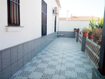 Casa en venta en Peñarroya Pueblonuevo. Chalet en el municipio de Pya Pvo con una superficie de 479 m2 y 331 constr, consta de jardín grandioso, porche amplio y garaje, R. Casas Peñarroya.