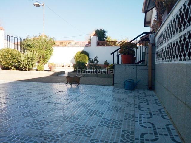 Casa en venta en Peñarroya Pueblonuevo. Chalet en el municipio de Pya Pvo con una superficie de 479 m2 y 331 constr, consta de jardín grandioso, porche amplio y garaje, R. Casas Peñarroya.