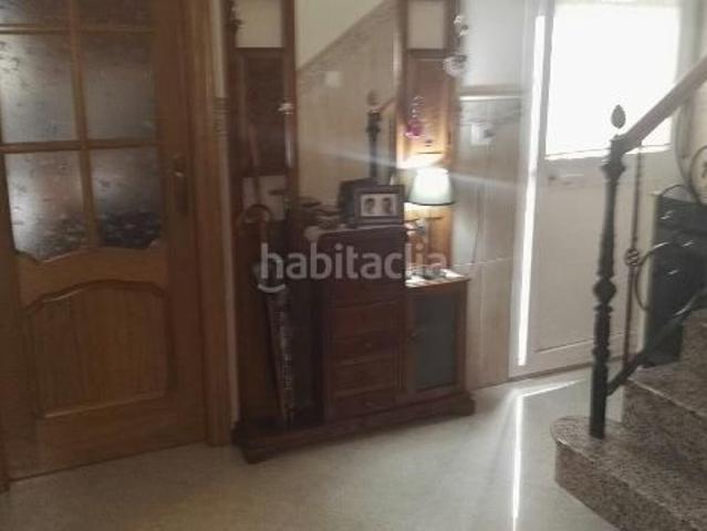 Casa en venta en Peñarroya Pueblonuevo. Ideal dúplex en Peñarroya Pueblonuevo con una superficie total de 140 m2. La vivienda se distribuye en dos plantas. La planta baja. Casas Peñarroya.