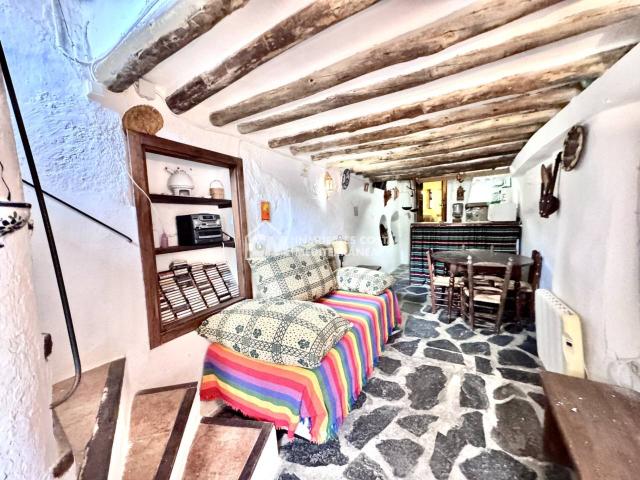 CASA EN VENTA EN PICENA LA ALPUJARRA | 3 DORMITORIOS | 3 BAÑOS | SOLÁRIUM