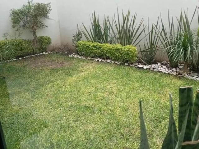 Casa en Venta en Piamonte, Irapuato – Espaciosa Residencia con Jardín y Seguridad