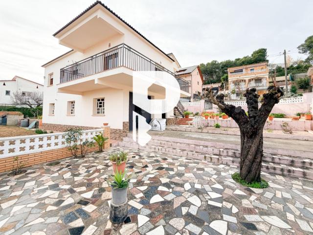 Casa en venta en Piera. MAGNIFICA CASA CON PISCINA. Casas.