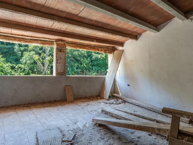 Casa en venta en Piera. Oportunidad única en el corazón del casco antiguo de Piera! Casa de pueblo con encanto y muchas posibilidades, para reformar. Casas.