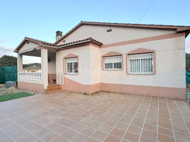 Casa en venta en Piera. BONITA CASA DE UNA PLANTA. Casas.