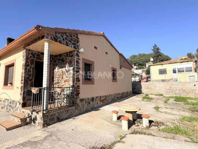 Casa en venta en Piera. CASA CON TERRENO EN CAN MARTÍ. Casas.