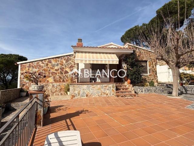 Casa en venta en Piera. CASA CON VISTAS EN VALLBONICA. Casas.