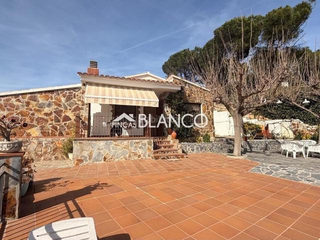 Casa en venta en Piera. CASA CON VISTAS EN VALLBONICA. Casas.
