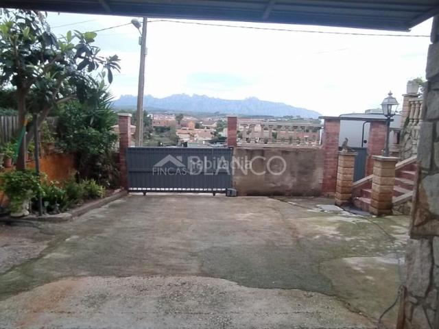 Casa en venta en Piera. casa en venta en can claramunt, gran parcela con piscina y zona de barbacoa. Casas.