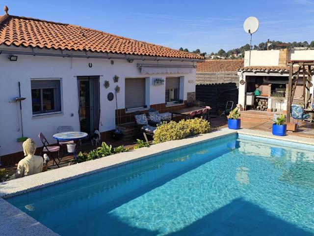 Casa en venta en Piera. Casa Reformada con Jardín y Piscina en Urbanización de Piera. Casas.