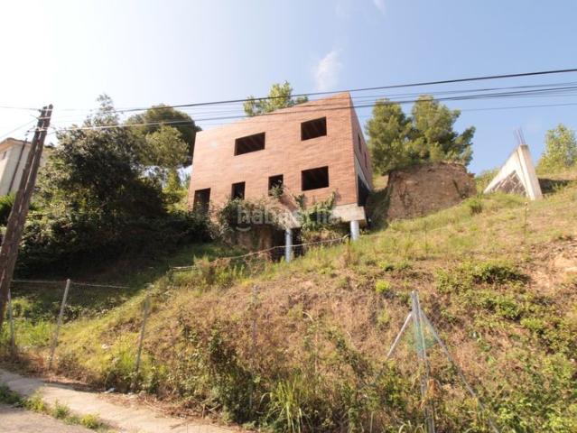 Casa en venta en Piera. Piera Terreno con obra parada, gran potencial y sin comisión. Casas.