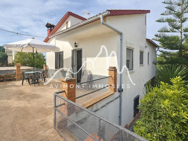 Casa en venta en Piera. Chalet en Can Canals con jardín. Casas.