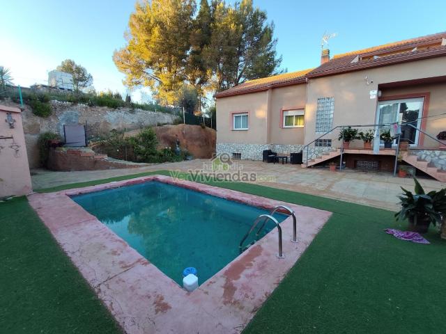 Casa en venta en Piera. Preciosa casa con piscina. Casas.