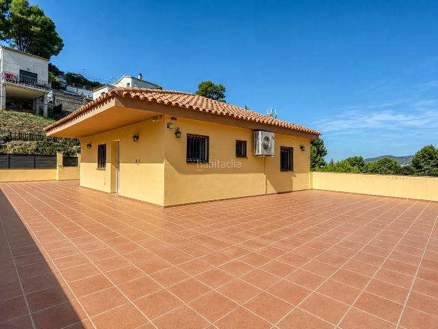 Casa en venta en Piera. Saps què és una caixa de bombons? Doncs aquesta casa és plena de sorpreses per tot arreu! CASA A CAN CLARAMUNT PIERA. Casas.