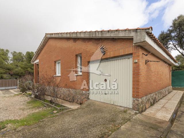 Casa en venta en Pioz. CHALET INDEPENDIENTE EN 1 PLANTA URB.ARBOLEDA. Casas.