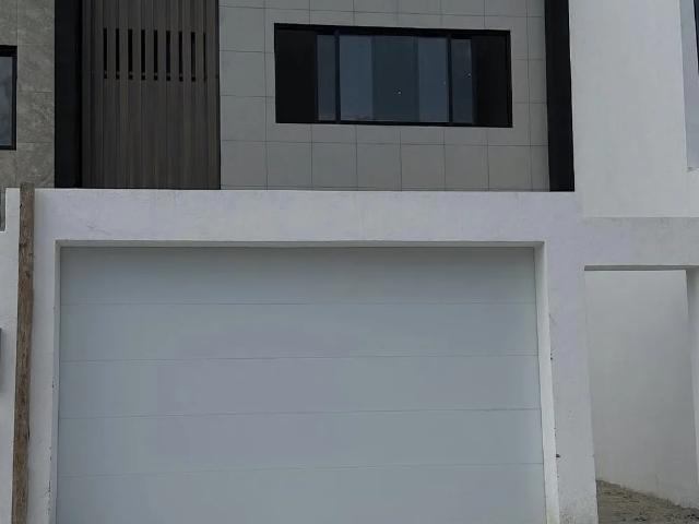 Casa en venta en Pinos | Ubicación premium dentro de privada, mayor iluminación y acceso exclusivo