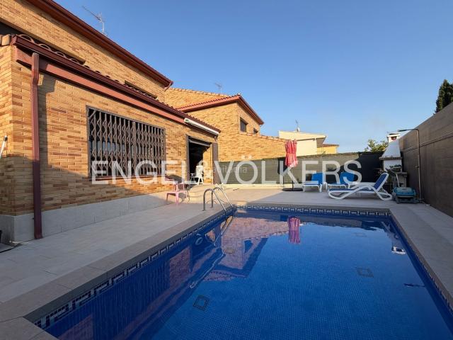 Casa en venta en Pineda de Mar, Can Moré Santa Anna Can Feliu de Merola. Exclusiva casa con piscina en Pineda de Mar. Casas Pineda de.