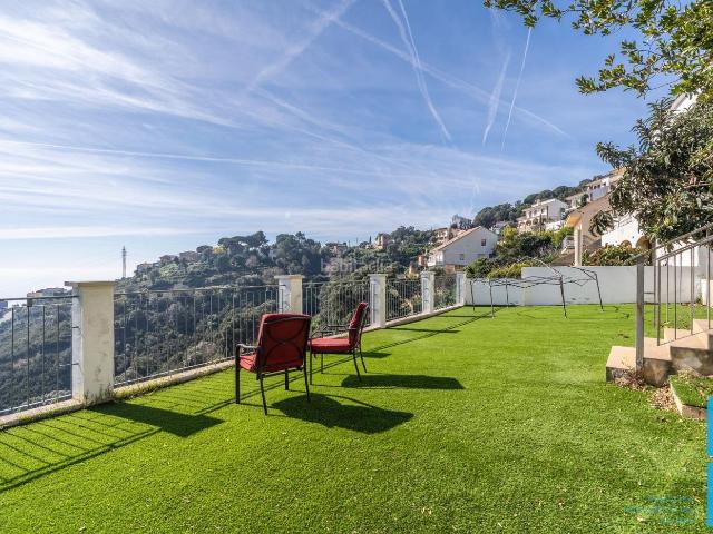 Casa en venta en Pineda de Mar, Can Carreras Montessol. CASA A 4 VIENTOS CON PRECIOSAS VISTAS AL MAR. Casas Pineda de.