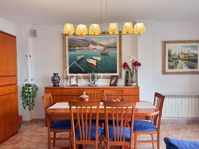 Casa en venta en Pineda de Mar, Les Creus. Casa con ascensor, terrazas con vistas al mar y local en Pineda de Mar. Casas Pineda de.