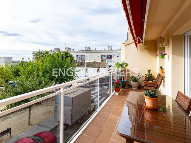 Casa en venta en Pineda de Mar, Les Creus. Exclusiva vivienda con ascensor, amplios espacios y zona polivalente en Pineda de Mar. Casas Pineda de.