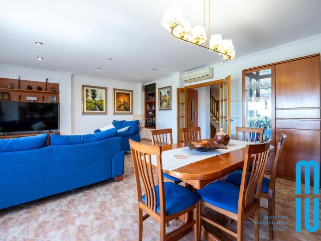Casa en venta en Pineda de Mar, Les Creus. ? Espectacular Casa a Dos Vientos con Ascensor, Terrazas y Gran Nave Taller en Pineda. Casas Pineda de.