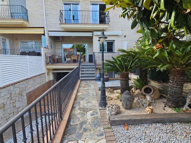 Casa en venta en Pineda de Mar, Poblenou. CASA DE 3 PLANTAS CON TERRAZA Y GARAJE A LA VENTA EN POBLE NOU, PINEDA DE MAR. Casas Pineda de.