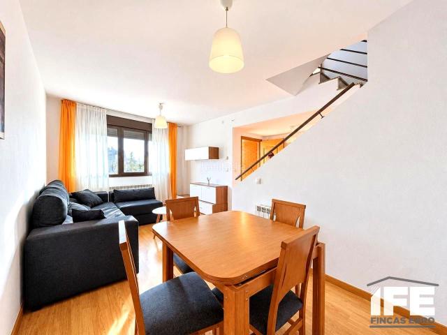 Casa en venta en Pinseque. Adosado con bodega, buhardilla y terraza en Pinseque Zaragoza. Casas.